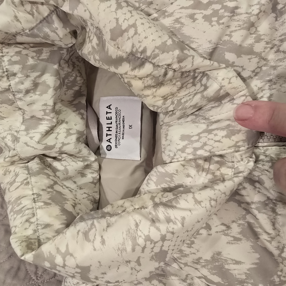 Gray Patterned Puffer Jacket - image 2